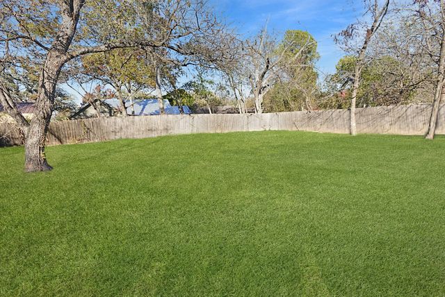 241 W Ross Avenue, De Leon, TX 76444