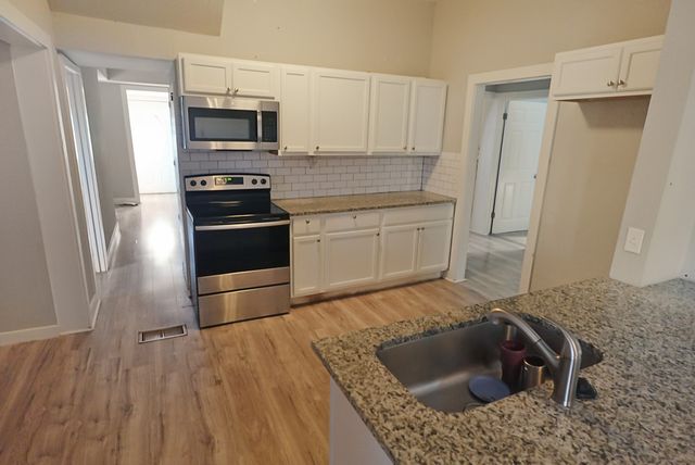 241 W Ross Avenue, De Leon, TX 76444