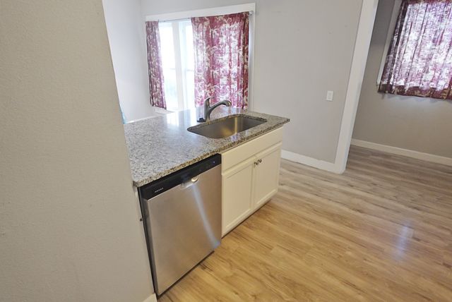 241 W Ross Avenue, De Leon, TX 76444