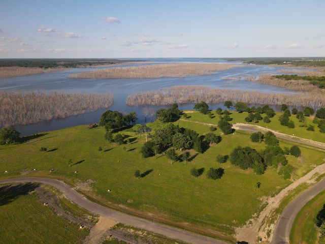 210 Waters Edge Way, Dodd City, TX 75438