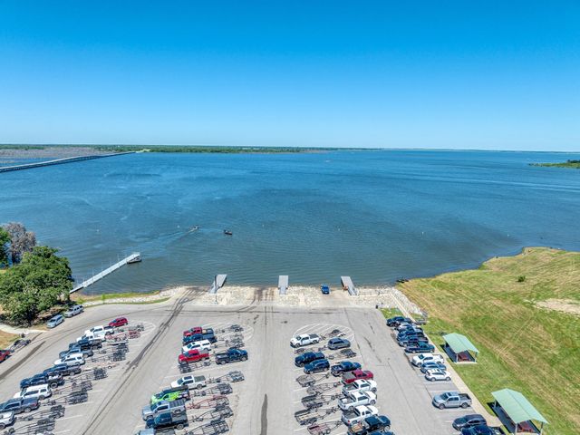 210 Waters Edge Way, Dodd City, TX 75438