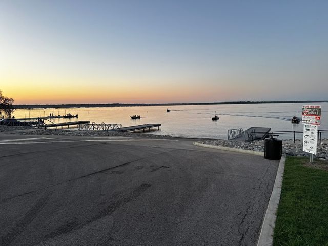 210 Waters Edge Way, Dodd City, TX 75438