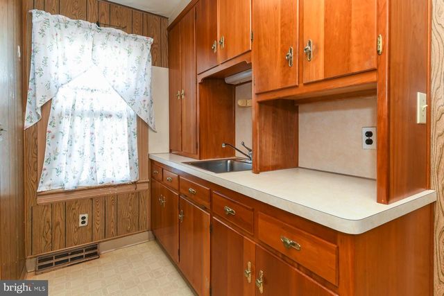 2 W WILLOW ST, Wenonah, NJ 08090