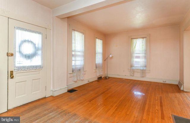2 W WILLOW ST, Wenonah, NJ 08090
