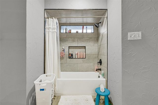 5515 Court Of York, Houston, TX 77069