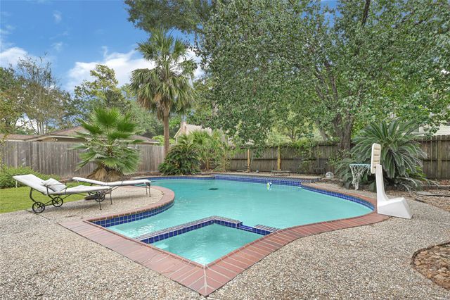 5515 Court Of York, Houston, TX 77069