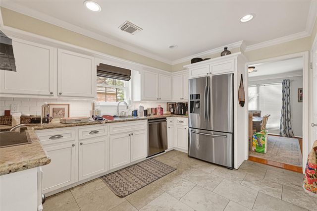 5515 Court Of York, Houston, TX 77069