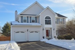 4 Castle Ct, Franklin Twp., NJ 08873