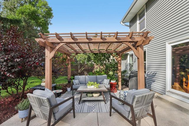 14045 W Beechwood TRAIL, New Berlin, WI 53151