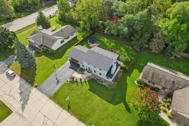 14045 W Beechwood TRAIL, New Berlin, WI 53151