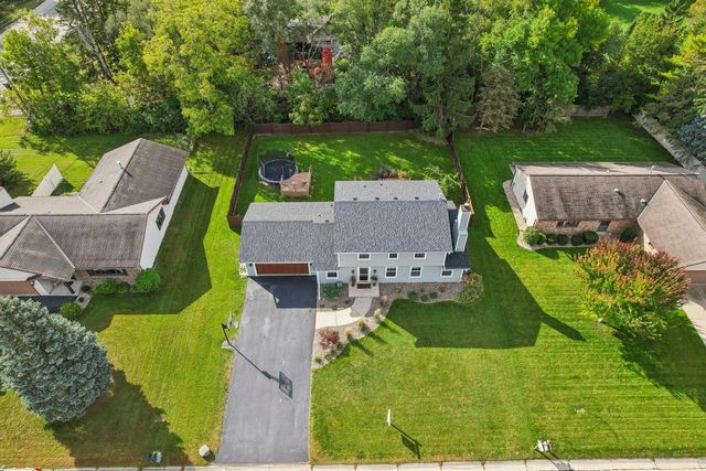 14045 W Beechwood TRAIL, New Berlin, WI 53151
