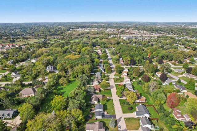 14045 W Beechwood TRAIL, New Berlin, WI 53151