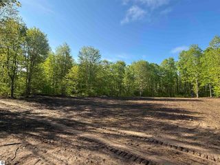 1128 E Solaris Way, Maple City, MI 49664