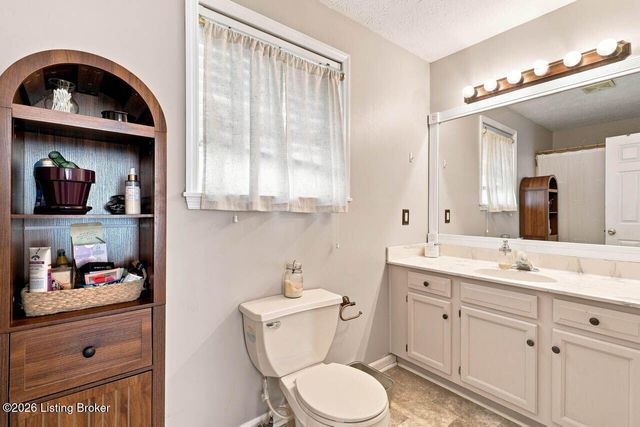 1117 Leathers Ln, Frankfort, KY 40601