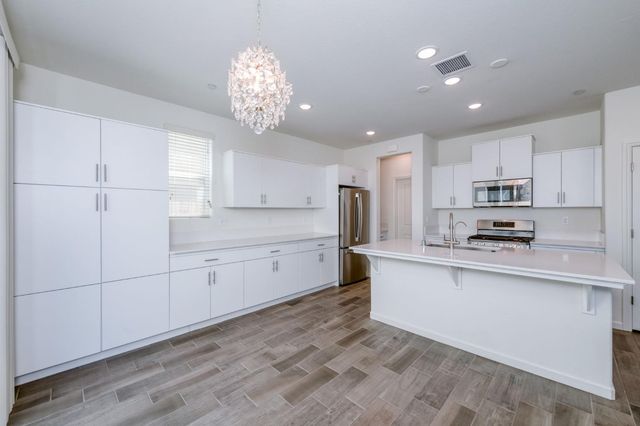 501 Farmhouse Lane, Clovis, CA 93619