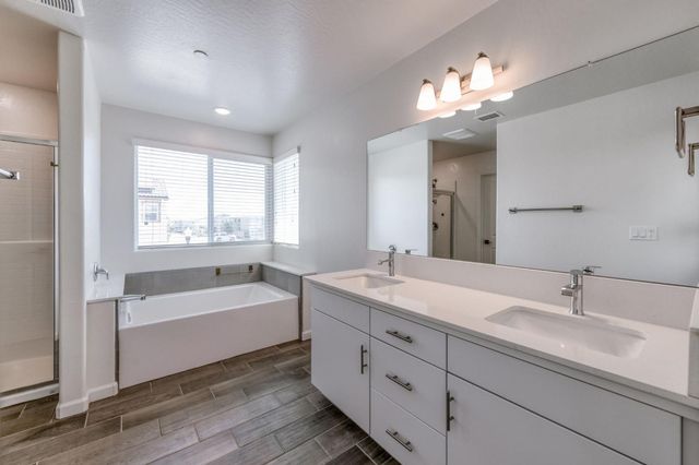 501 Farmhouse Lane, Clovis, CA 93619