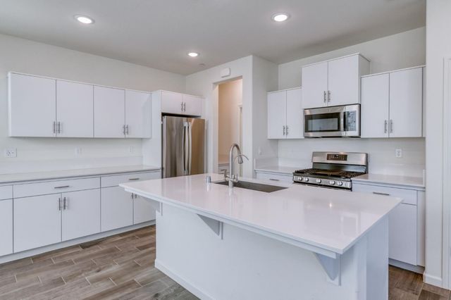 501 Farmhouse Lane, Clovis, CA 93619
