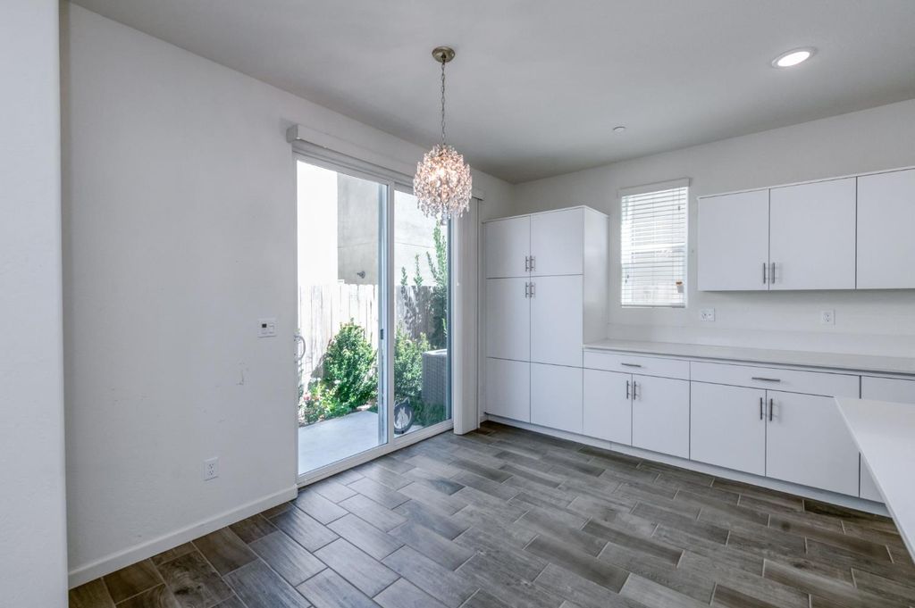 Image 13 of property listing at 501 Farmhouse Lane, Clovis, CA 93619