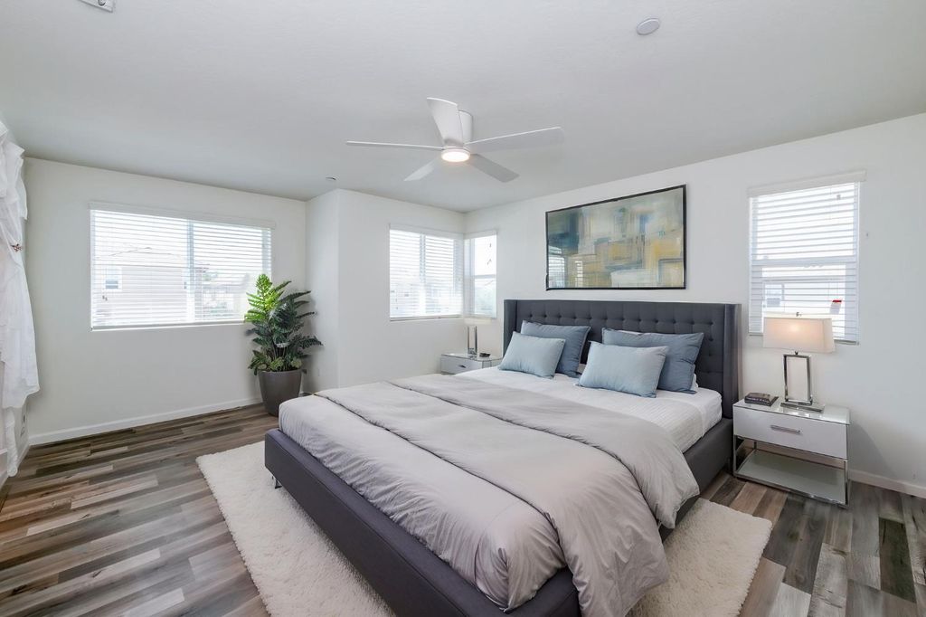 Image 14 of property listing at 501 Farmhouse Lane, Clovis, CA 93619