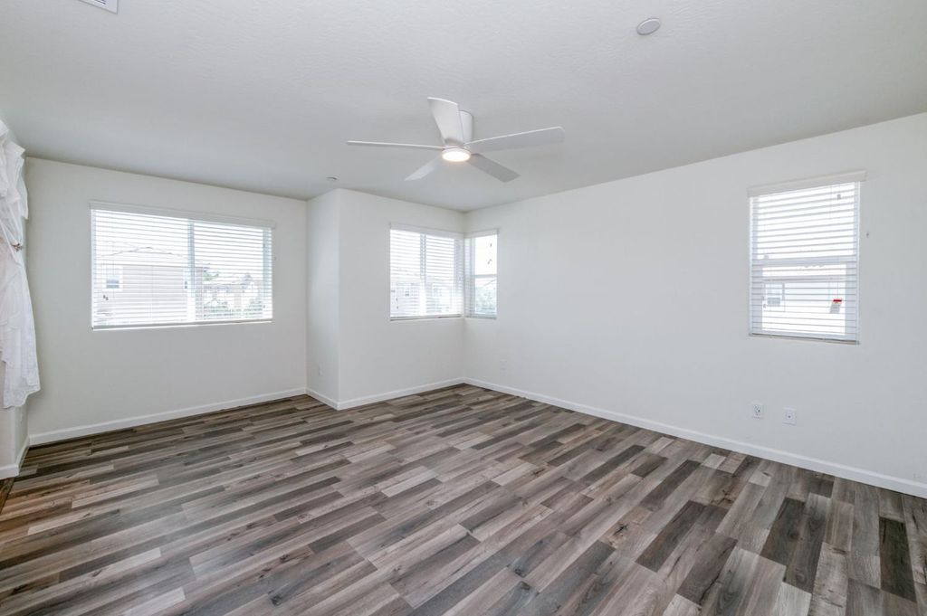 Image 15 of property listing at 501 Farmhouse Lane, Clovis, CA 93619