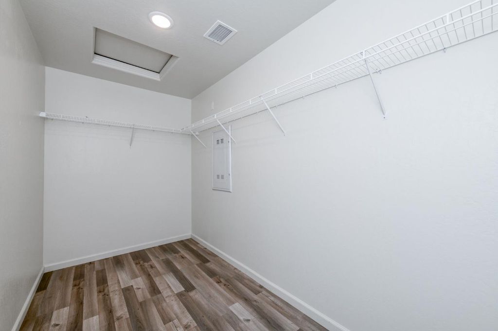 Image 19 of property listing at 501 Farmhouse Lane, Clovis, CA 93619
