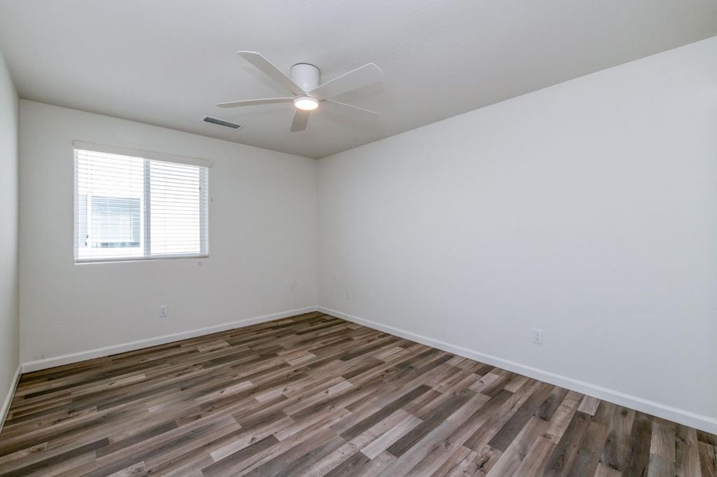 Image 23 of property listing at 501 Farmhouse Lane, Clovis, CA 93619