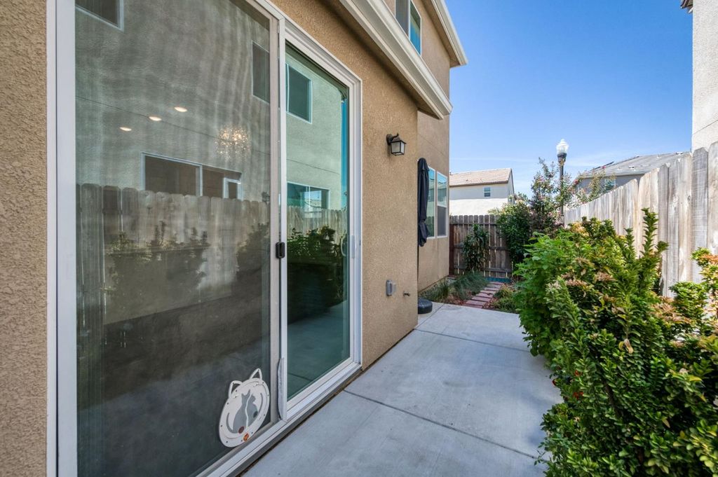 Image 27 of property listing at 501 Farmhouse Lane, Clovis, CA 93619