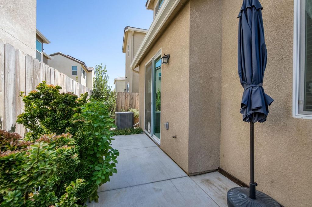 Image 29 of property listing at 501 Farmhouse Lane, Clovis, CA 93619