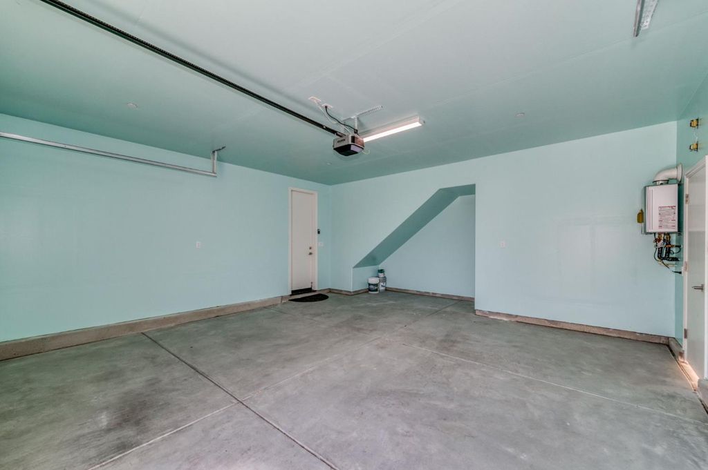 Image 32 of property listing at 501 Farmhouse Lane, Clovis, CA 93619