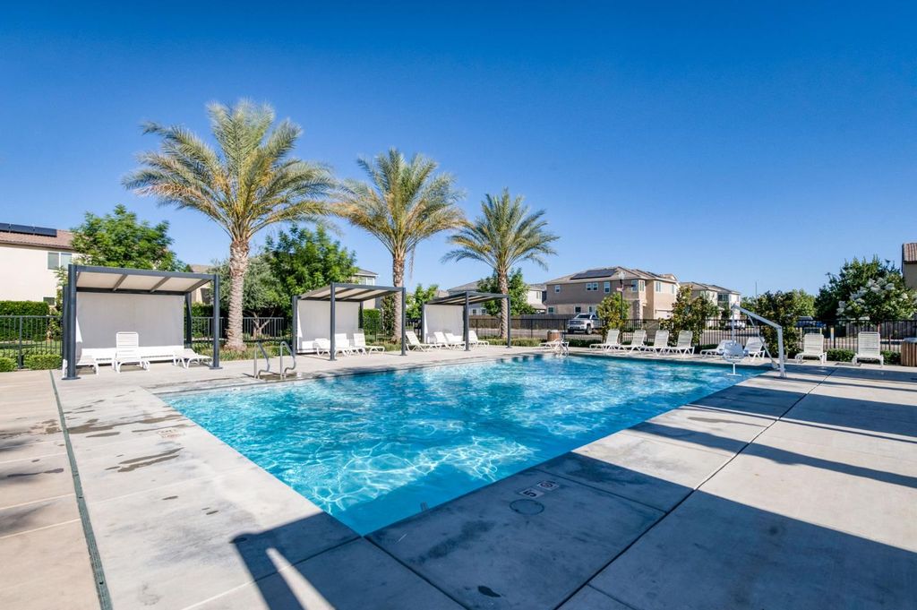 Image 34 of property listing at 501 Farmhouse Lane, Clovis, CA 93619