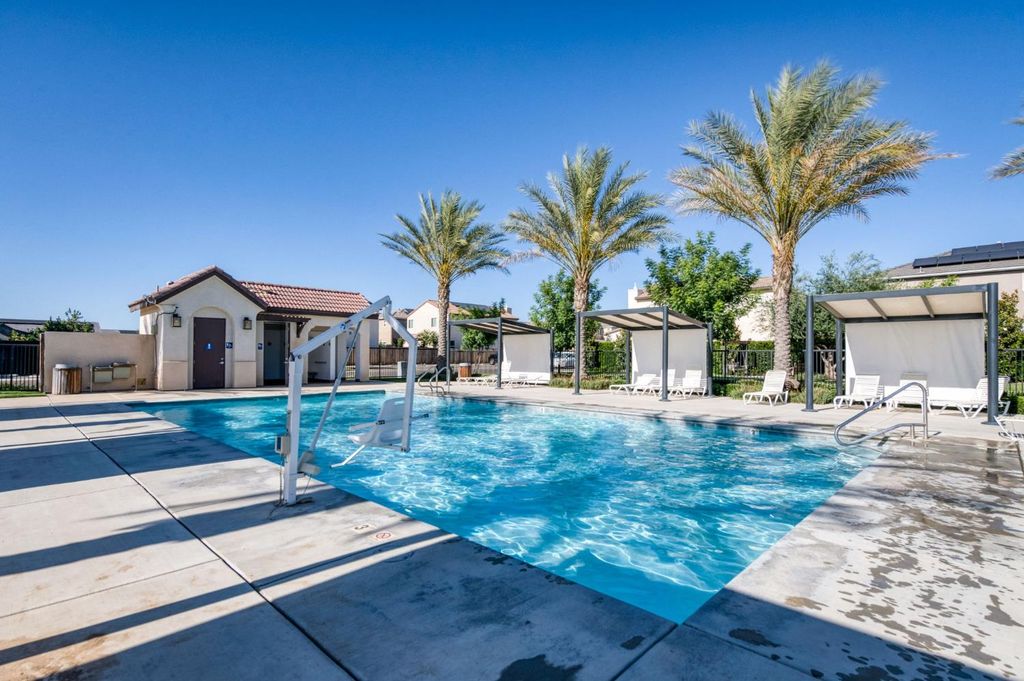 Image 35 of property listing at 501 Farmhouse Lane, Clovis, CA 93619