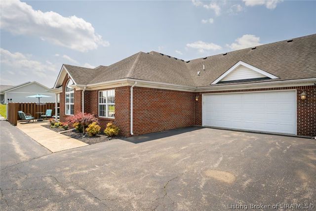 1939 Harmony Circle, Charlestown, IN 47111