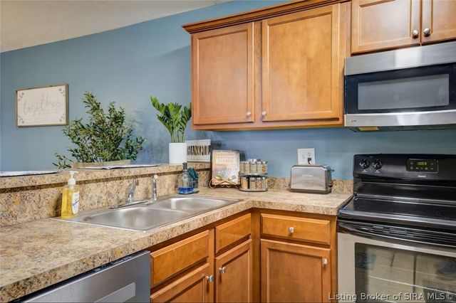 1939 Harmony Circle, Charlestown, IN 47111
