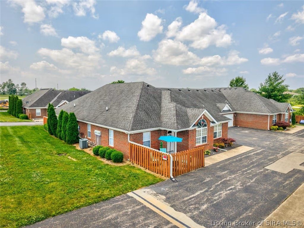 1939 Harmony Circle, Charlestown, IN 47111