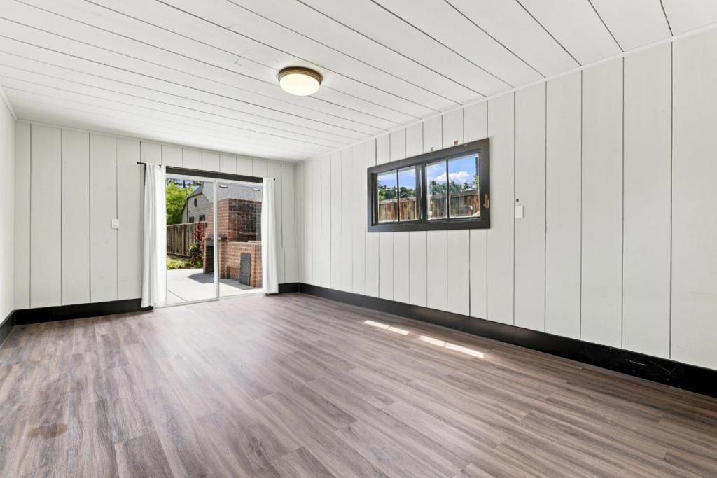 Image 13 of property listing at Address unavailable.