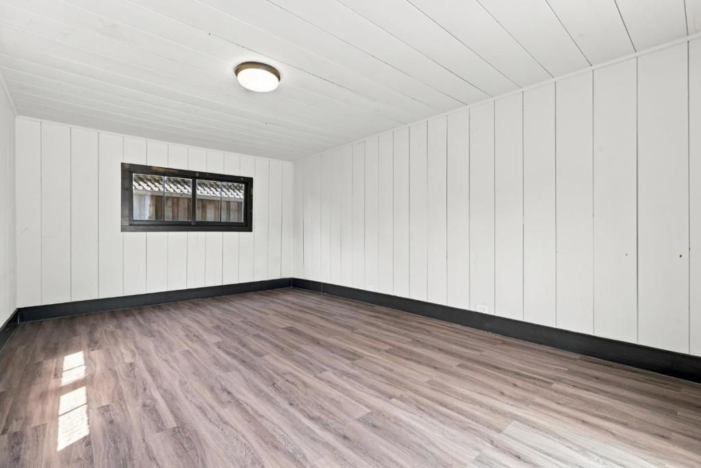 Image 19 of property listing at Address unavailable.