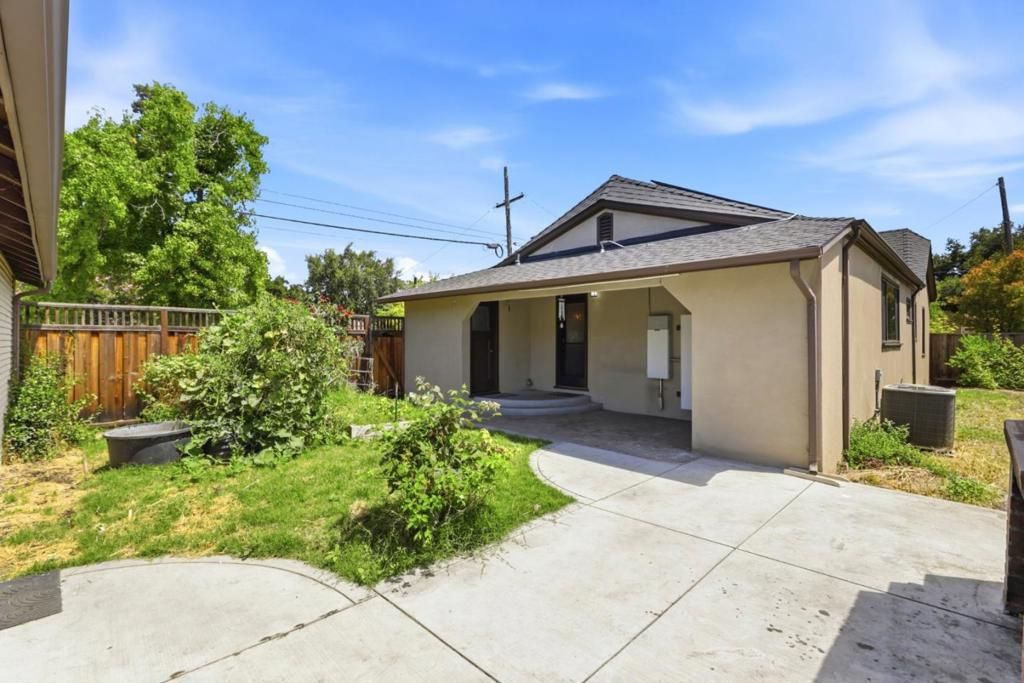 Image 27 of property listing at Address unavailable.