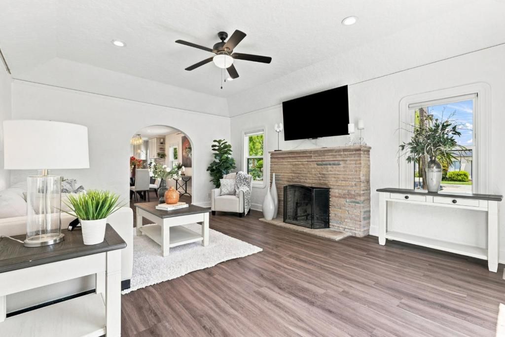 Image 3 of property listing at Address unavailable.