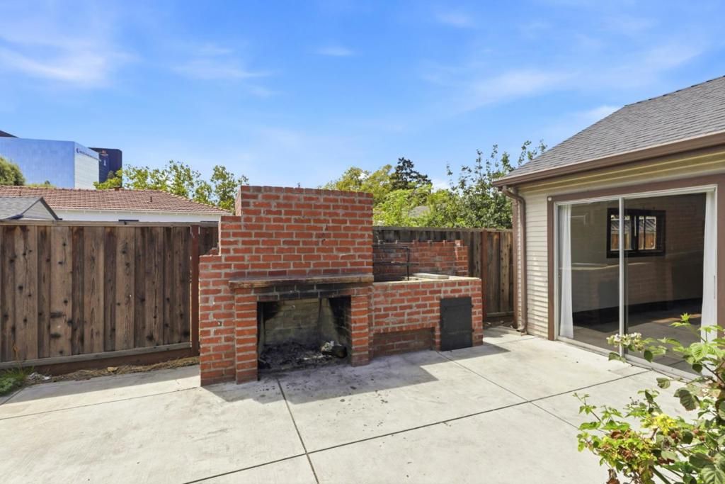 Image 30 of property listing at Address unavailable.