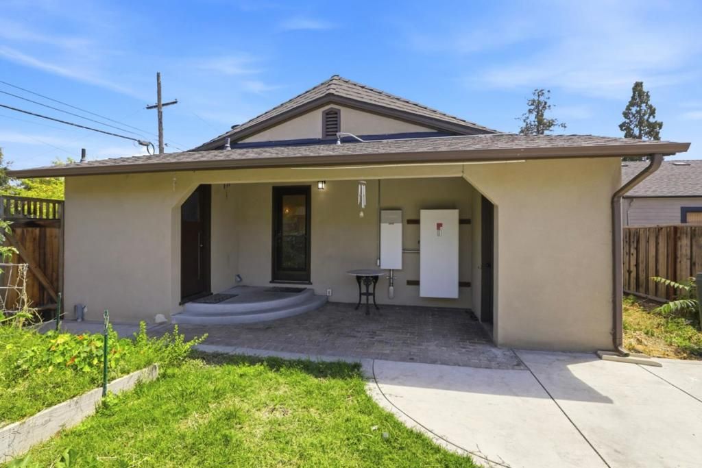 Image 31 of property listing at Address unavailable.