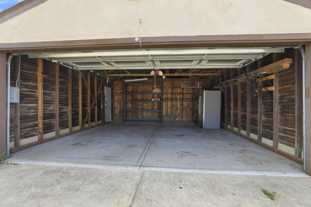 Image 32 of property listing at Address unavailable.