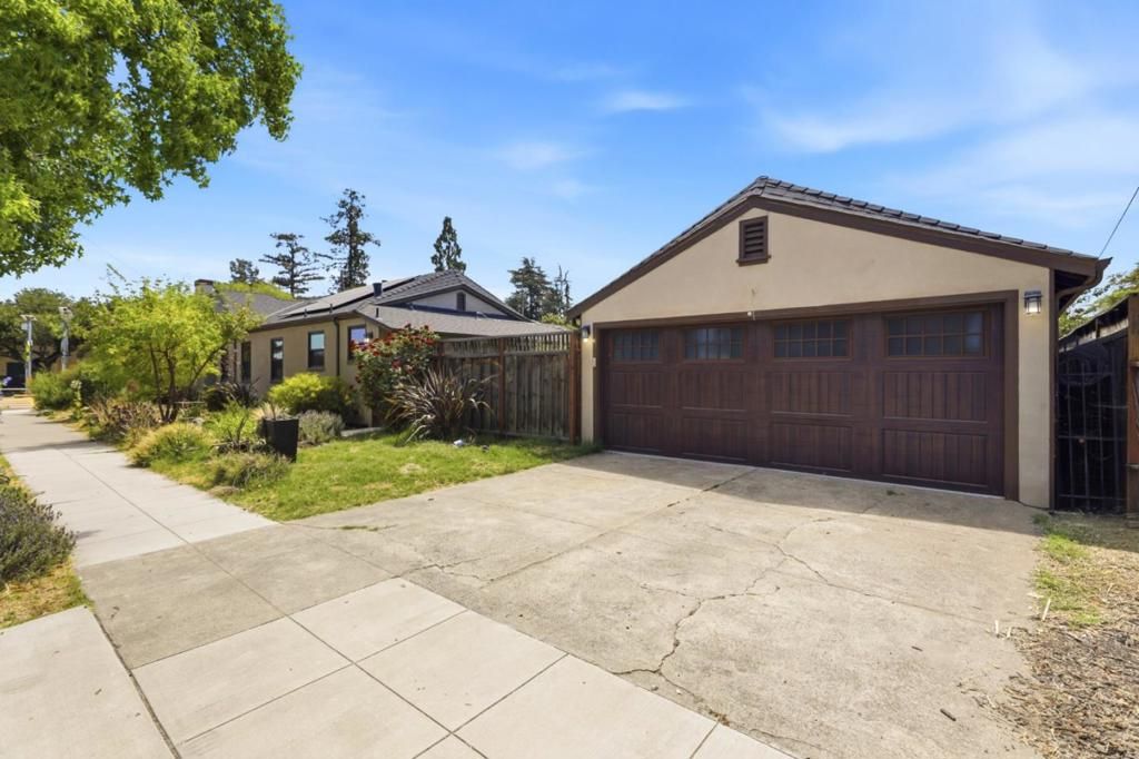 Image 33 of property listing at Address unavailable.