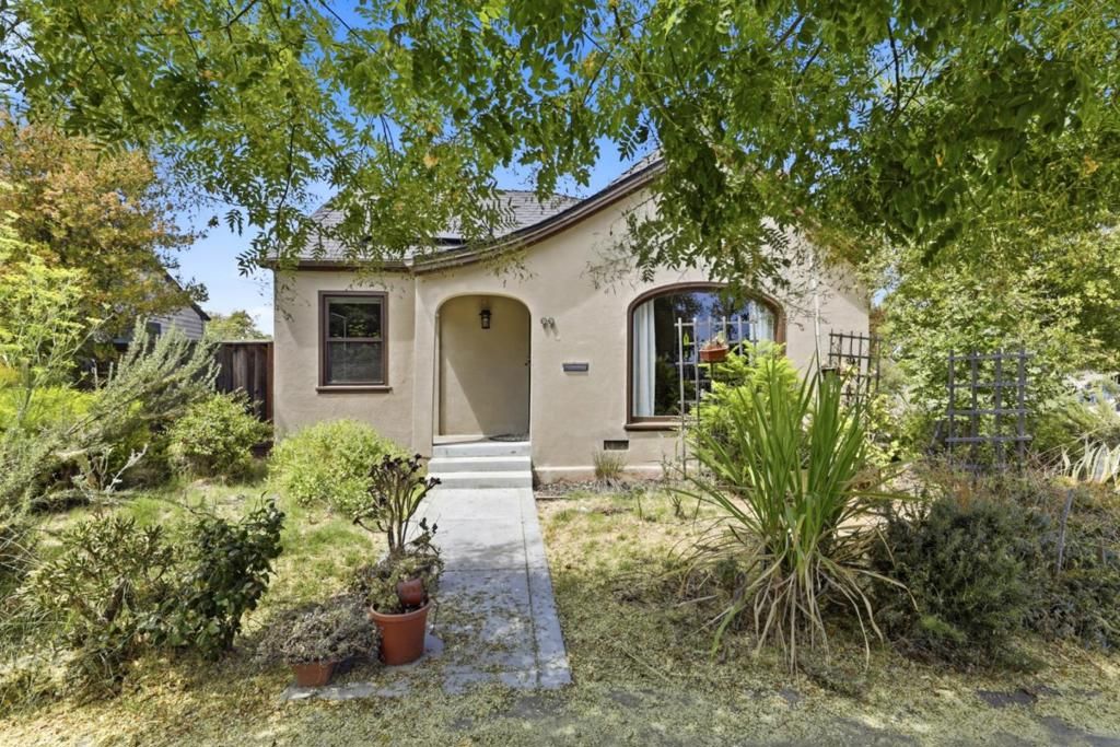 Image 34 of property listing at Address unavailable.