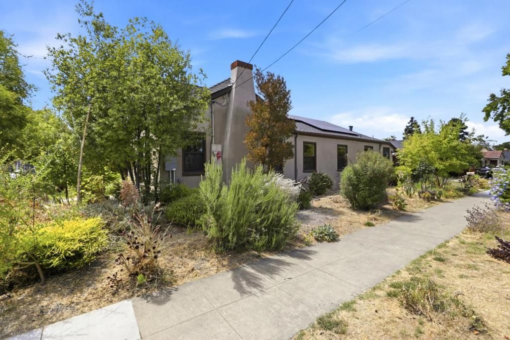 Image 35 of property listing at Address unavailable.