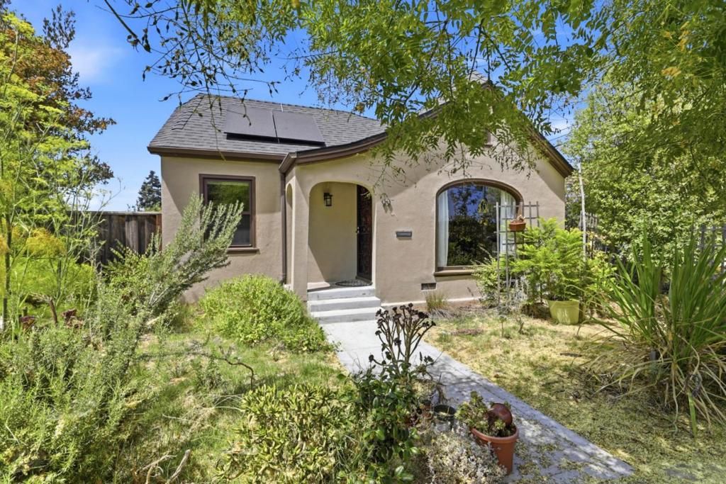 Image 37 of property listing at Address unavailable.