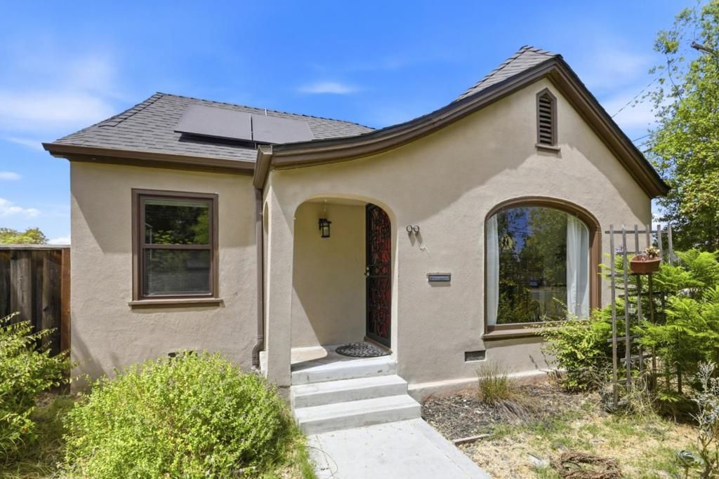 Image 38 of property listing at Address unavailable.
