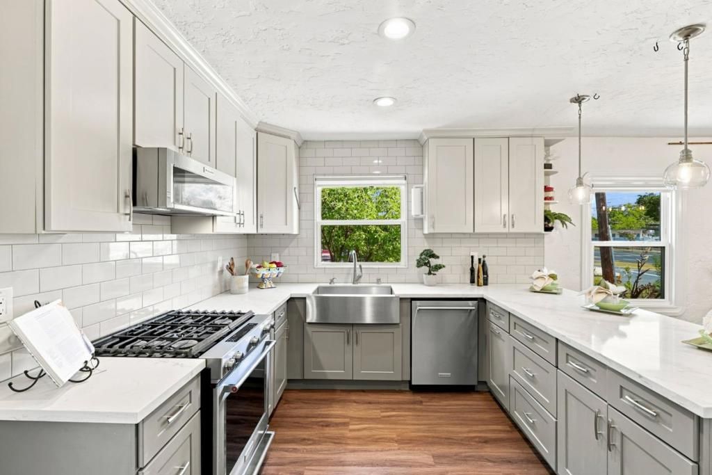Image 7 of property listing at Address unavailable.