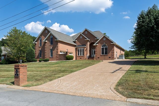 1019 Fairways Dr, Greenbrier, TN 37073