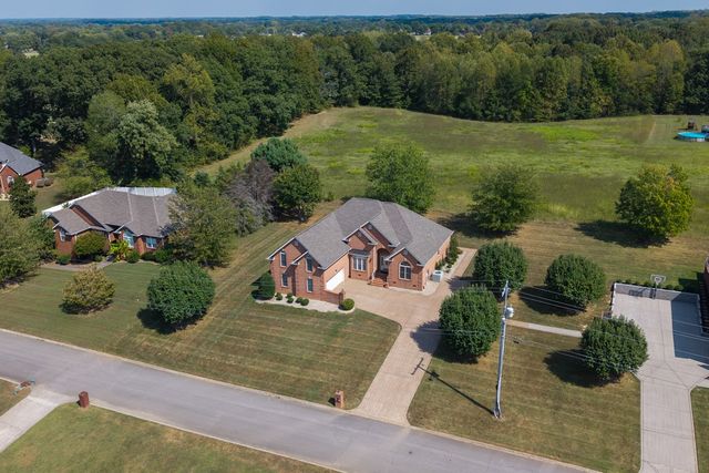 1019 Fairways Dr, Greenbrier, TN 37073