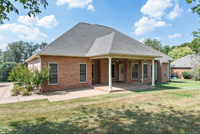 1019 Fairways Dr, Greenbrier, TN 37073